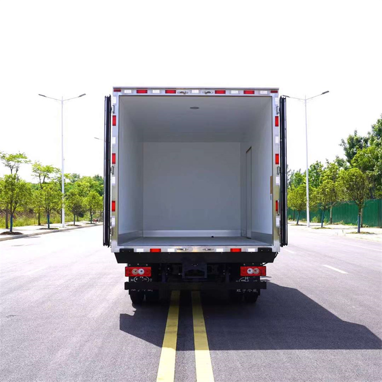 4 tons of refrigerated trucks