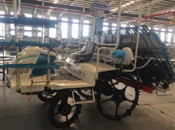 Self-propelled Rice Transplanter with Fertilizing