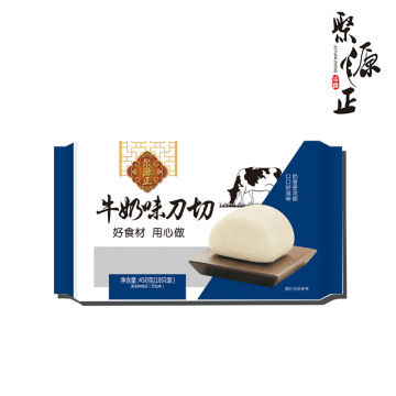 Домашние булочки на пару со сливочным вкусом и молоком, нарезанные ножом