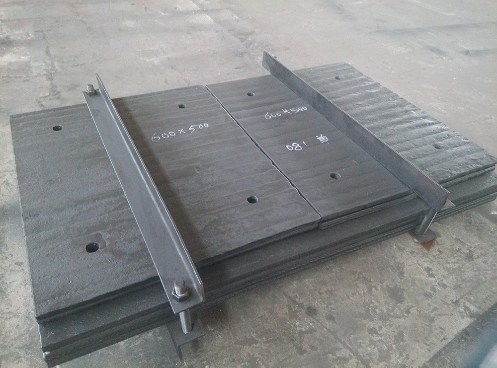 chrome carbide overlay belt conveyor chute liner (11)