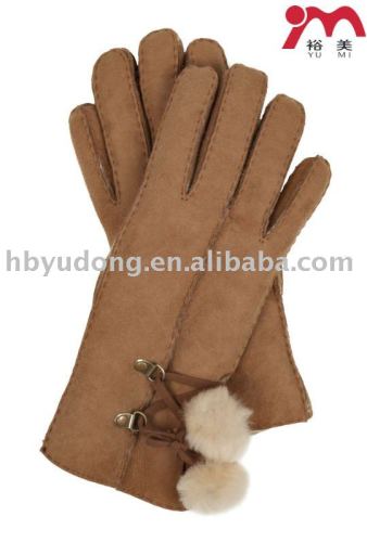 natural sheepskin gloves with ball