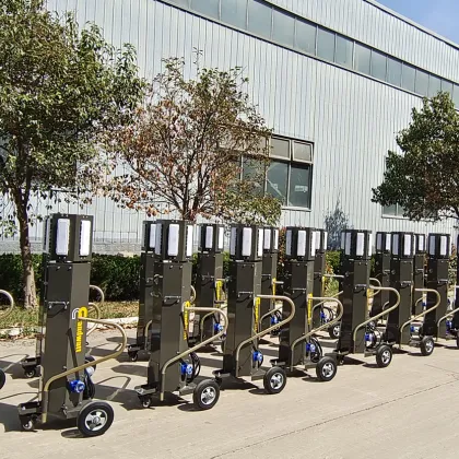 Emergency lighting tower with adjustable lighting