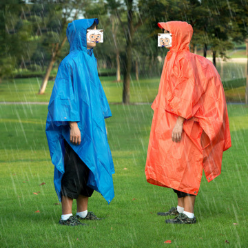 Black and White Polyester Fabric Reflective Material Clothing Ponchos Raincoats