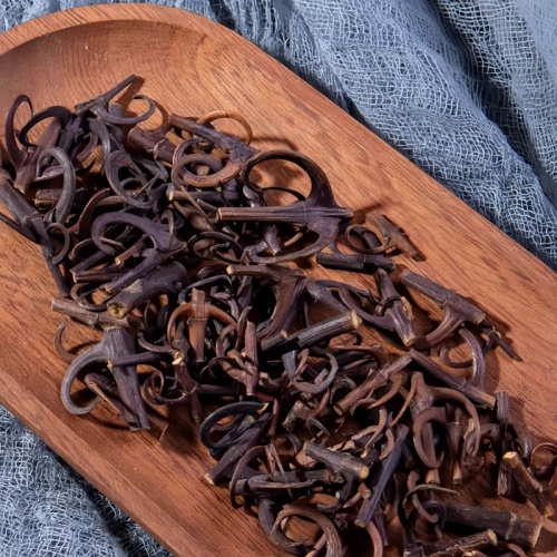Uncaria Rhynchophylla for Liver Calming and Wind Control