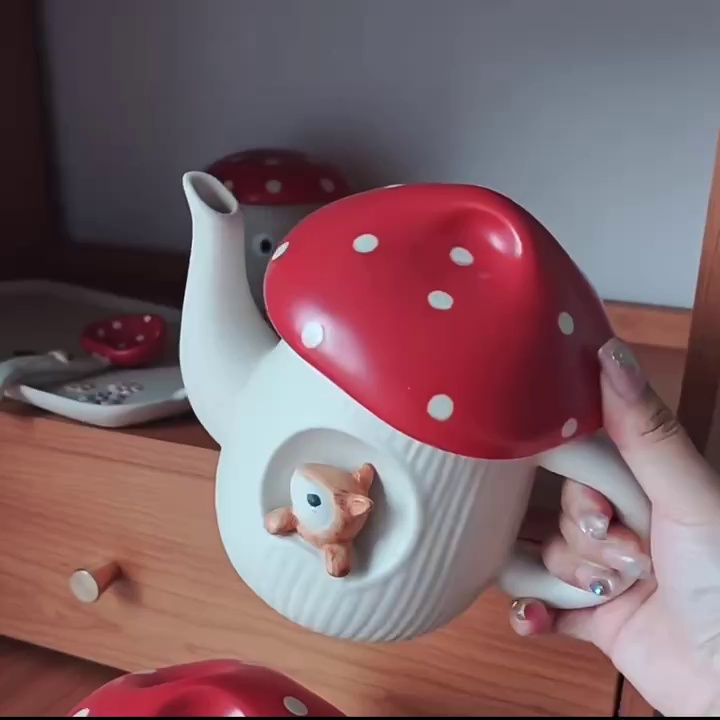 Creative Mushroom-Shaped Tableware for Fun Dining