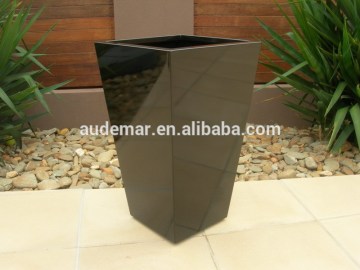 Audemar Tapered Aluminum Planter With Powder Coating In Black Color
