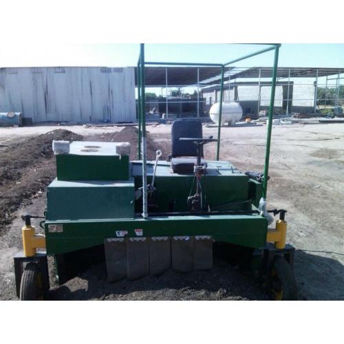 Machine de fermentation de compost de fumier automotrice