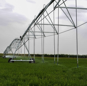 The irrigation diameter is long, meets the use demand, the structure stable sprinkler