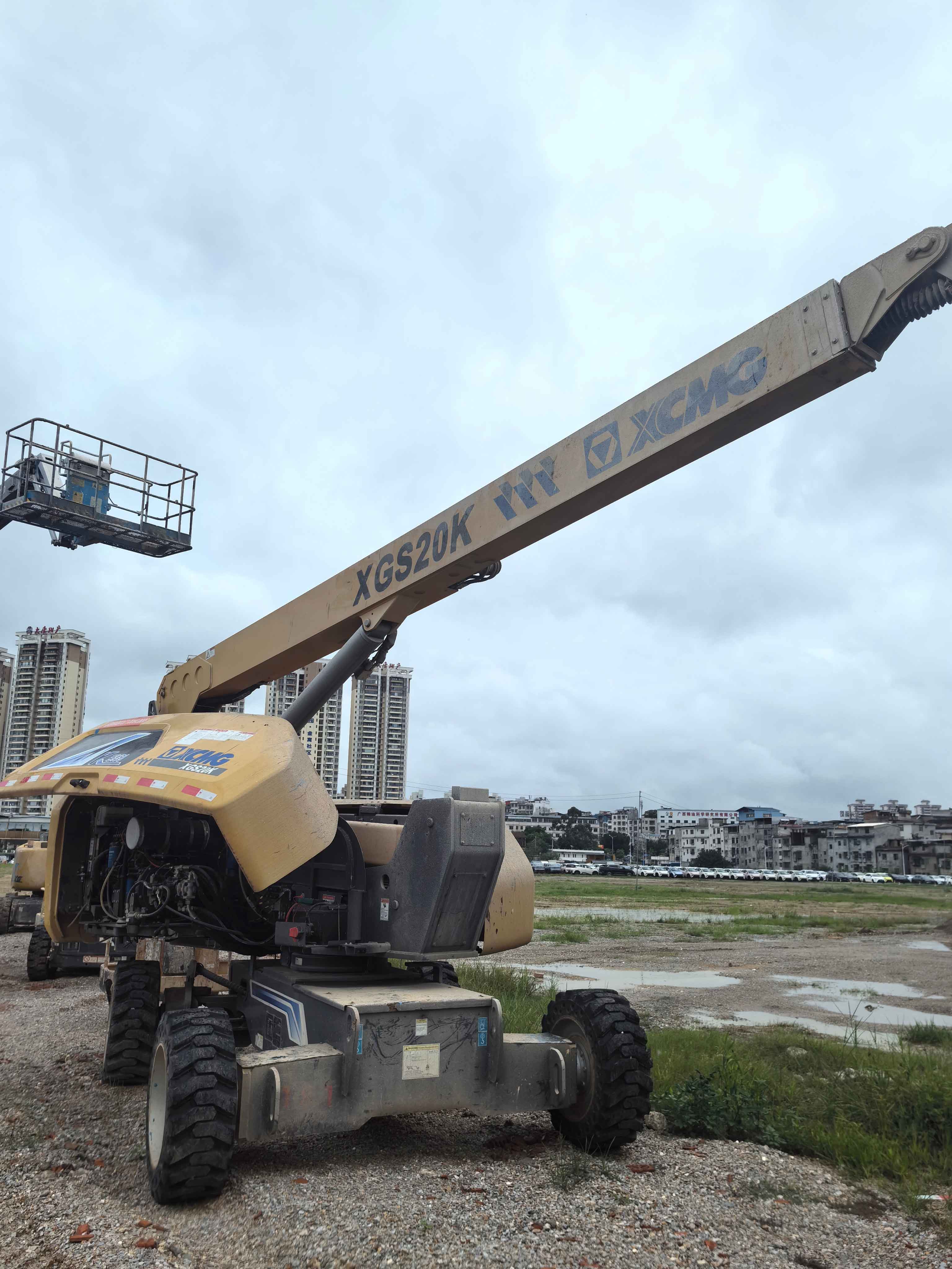 using-a-boom-lift using-a-boom-lift