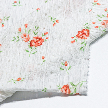 Tejido arrugado de poliéster con estampado de rosas para vestido
