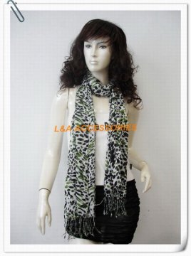 viscose scarf with foliage print