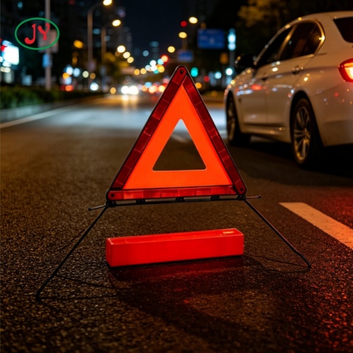 Segi Tiga Kecemasan Reflektif untuk Kegunaan Automotif