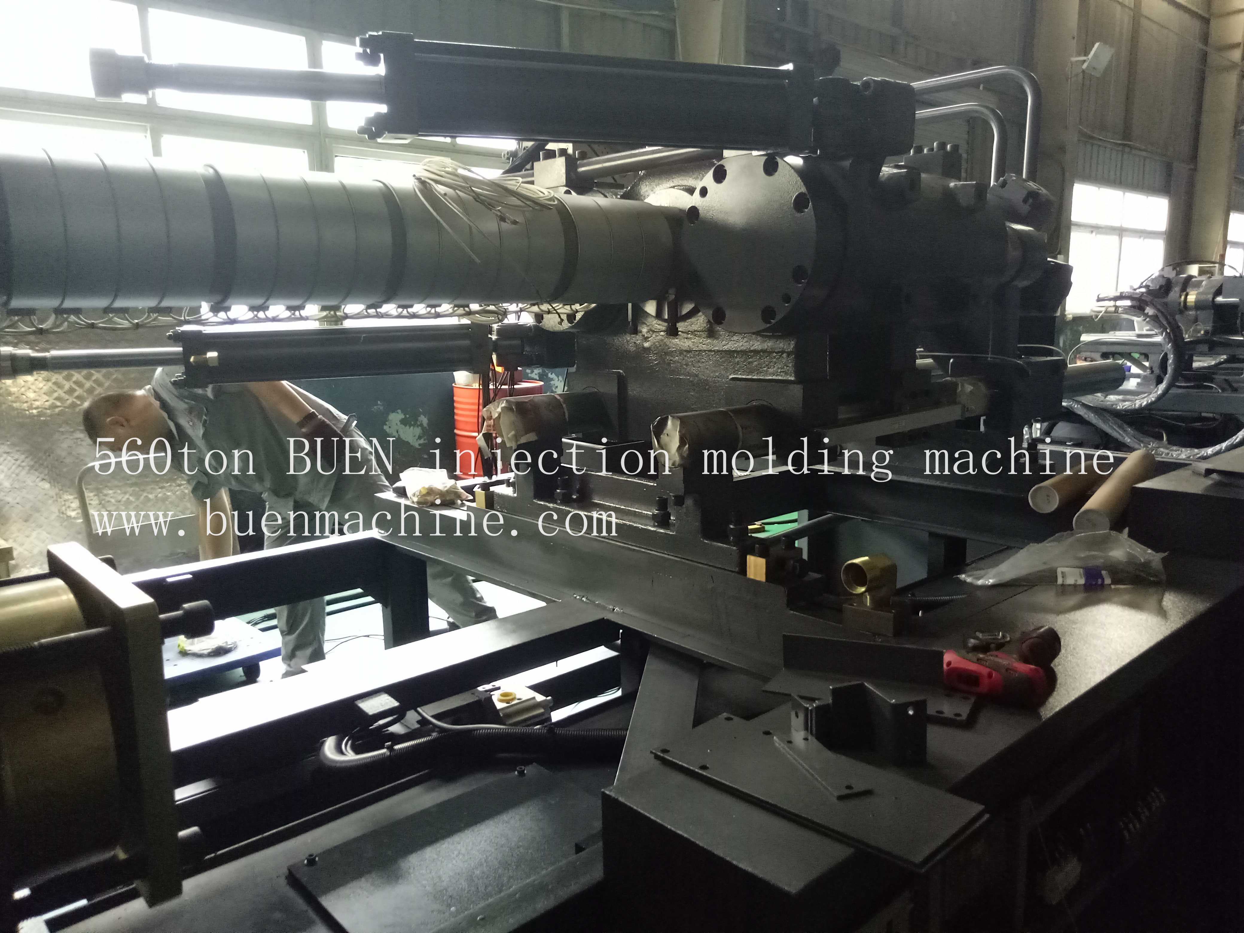 560ton injection machine 6