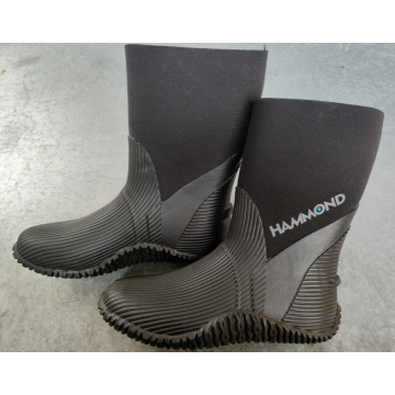 Vattentäta Wetsuit Boots -märken med Drysuit