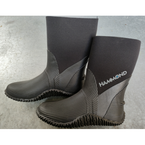 Vattentäta Wetsuit Boots -märken med Drysuit