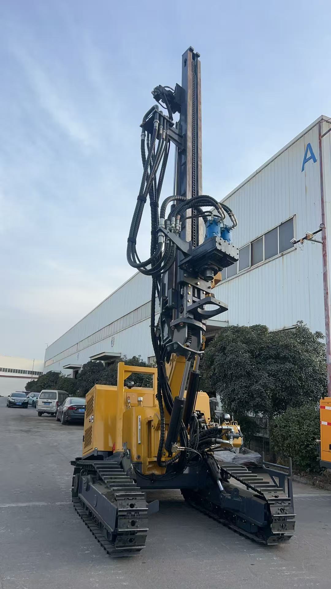 Down-the-hole drilling rig13