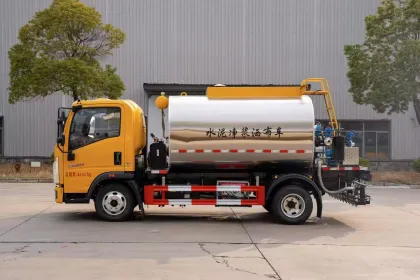 HOWO Asphalt Distributor Truck
