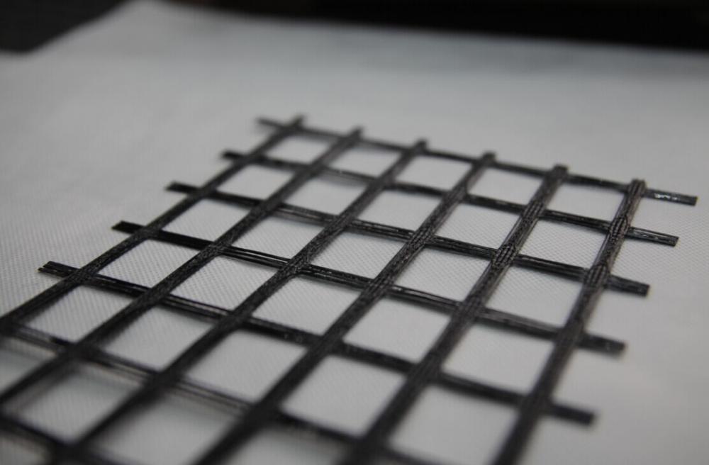 خيوط بوليستر ثنائية المحور Geogrid