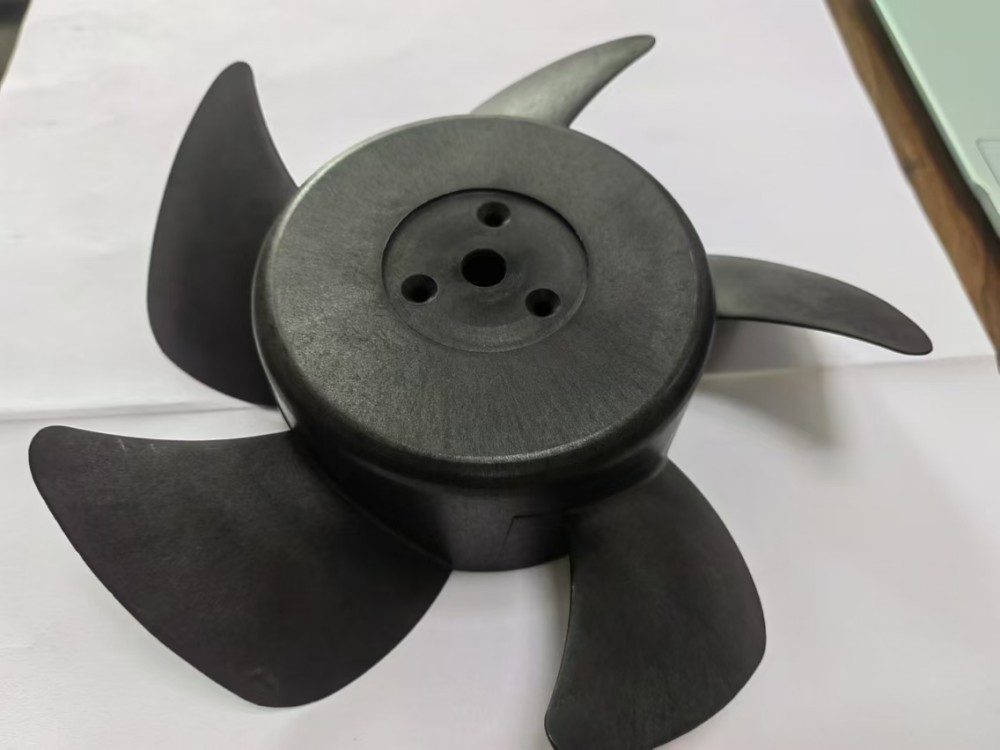 Cooling fan blade