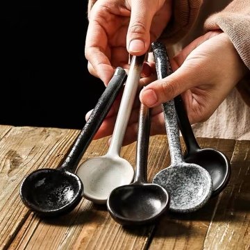 Wholesale High Temperature Resistance Long Handle Porcelain Spoons