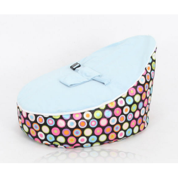 Comfortabele zitzak met babybed