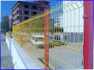 3D folded wire mesh fence