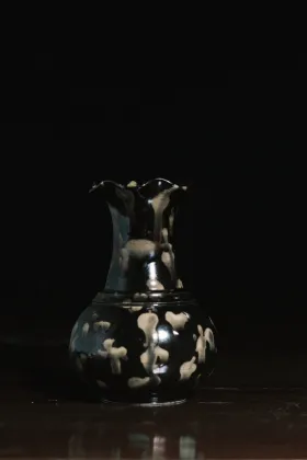 Hawksbill partridge Flower mouth bottle