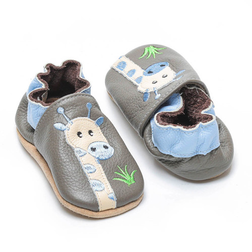 Zapatos de cuero suave del bebé del bordado animal