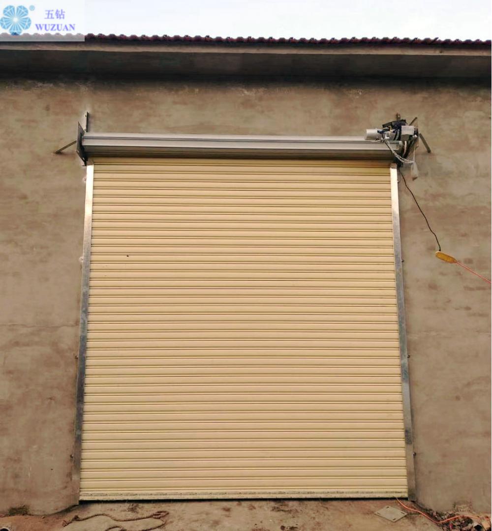 Protective rolling door