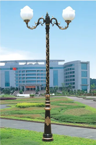 Cast Aluminum Garden Lamp