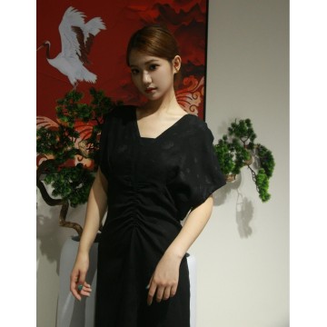 Vestido negro de manga corta