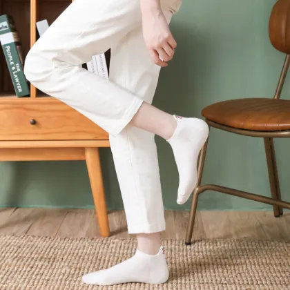 Crayon Shin-chan Embroidery Boat Socks