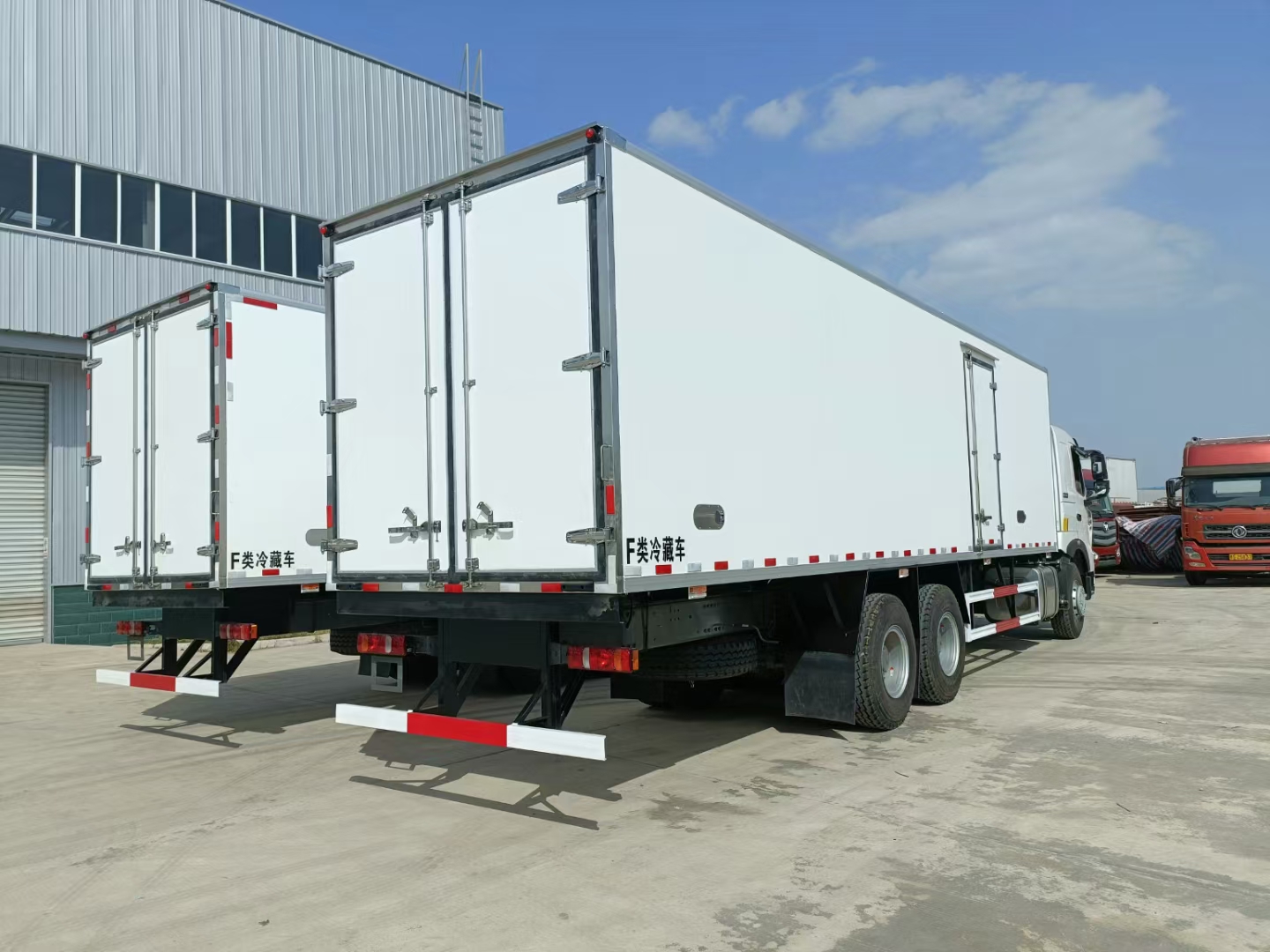 HOWO brand 3 axles heavy duty freezer truck