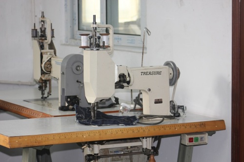 TREASURE ES-114-100 HANDLE OPERATION EMBROIDERY INDUSTRIAL SEWING MACHINE / ES1114-10