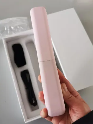 Cordless hair straightener brush