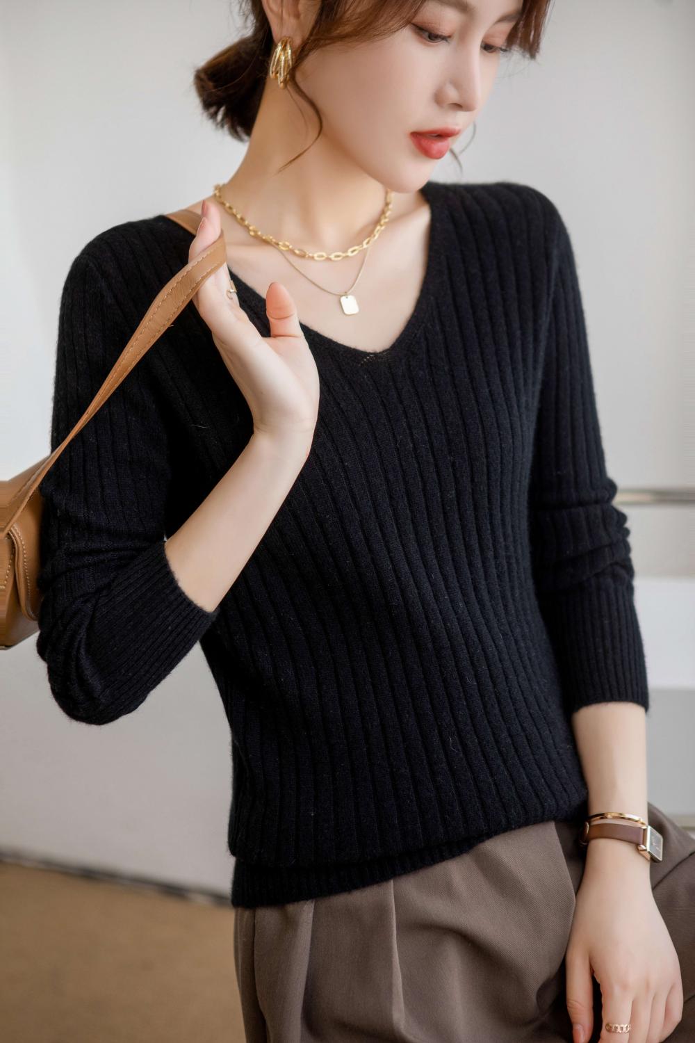 V-neck sweater Cashmere knitwear Feel soft and delicate