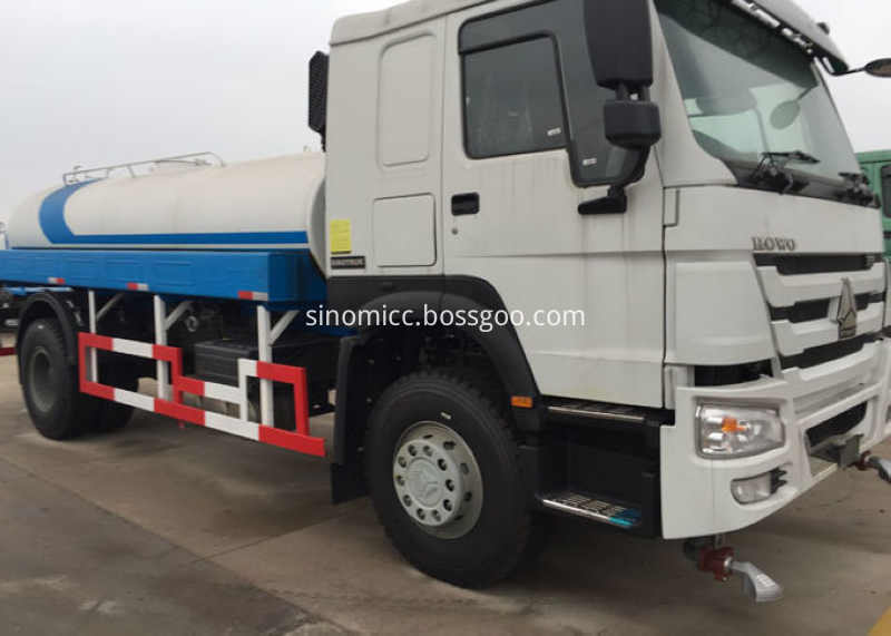 High Efficiency Construction Water Tank Truck 10cbm With 360 Degrees Rotation