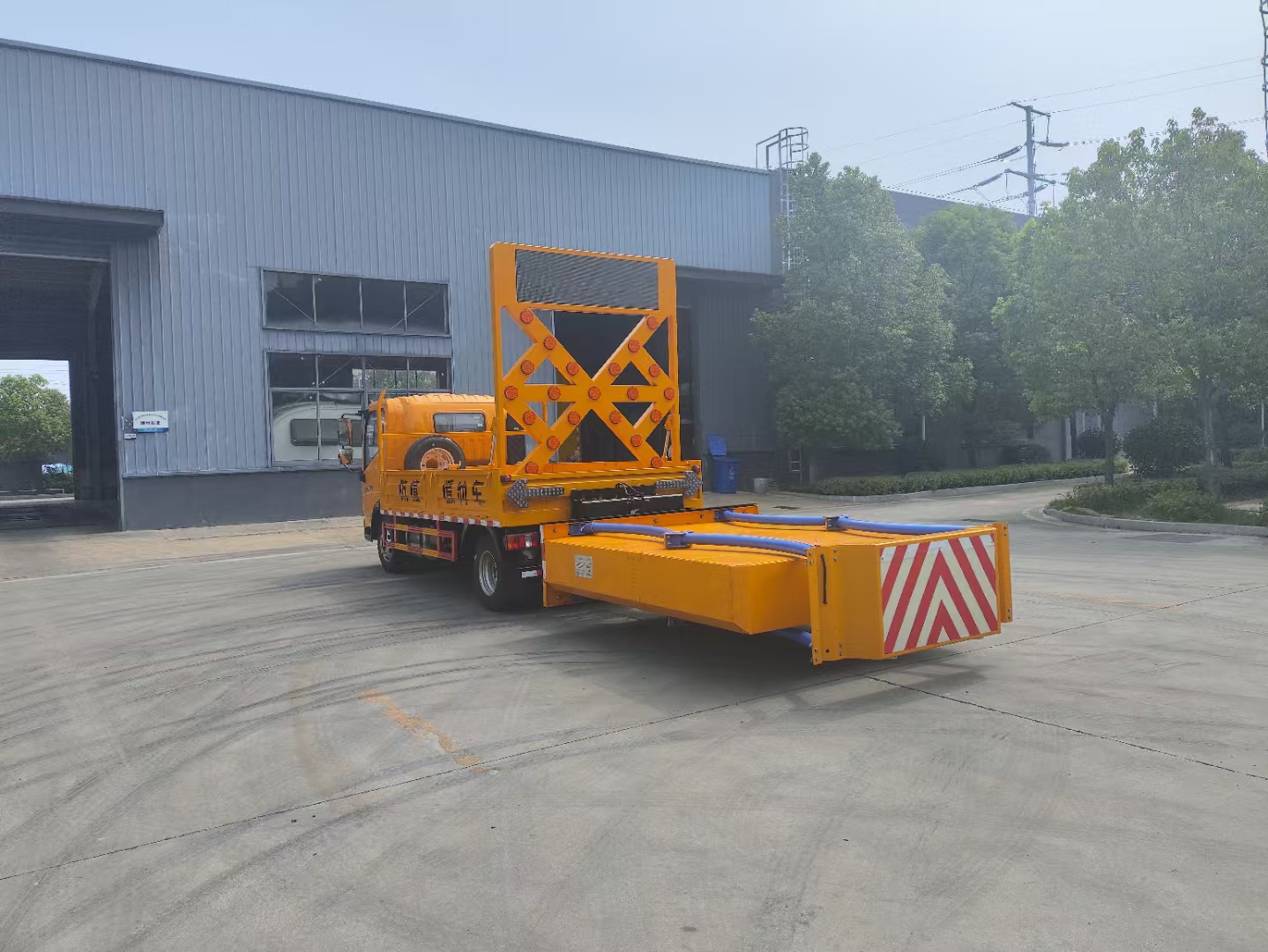 HOWO light duty Road accident Anti-Collision Buffer Truck