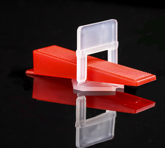 Hollow base ceramic tile leveler