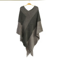 Elegante poncho a scialle a maglia da donna