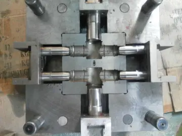 High Precision PVC Valve Elbow Ball Valve Mold