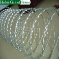 Keselamatan Tinggi BTO-22 Razor Barbed Wire di atas