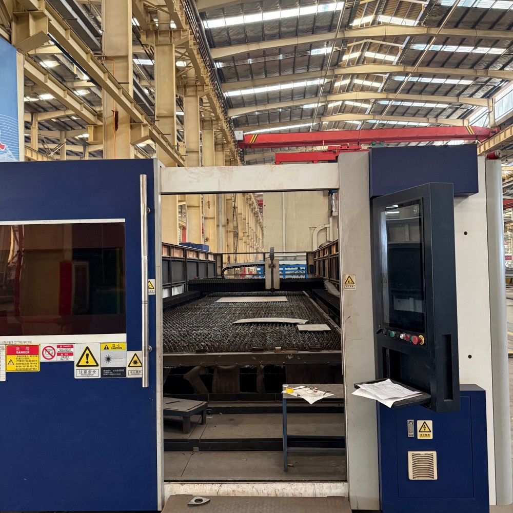 15,000-watt laser cutting machine (2)
