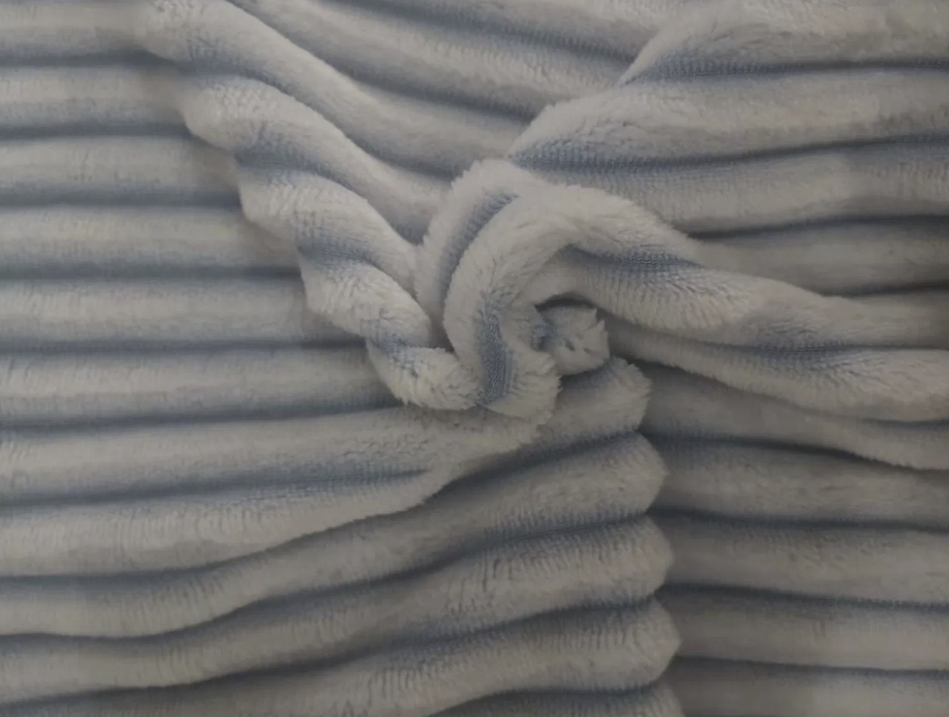 Manta de reina de aguja de franela con rayas verticales