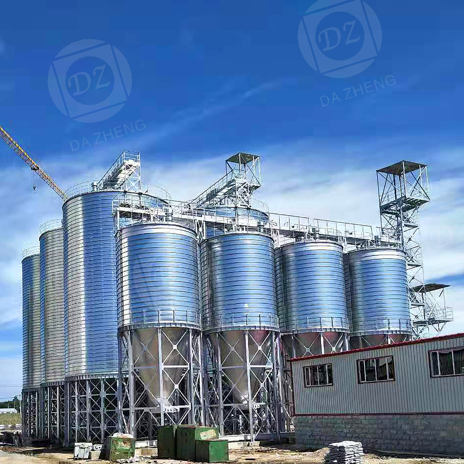 Cattle feed premix silos