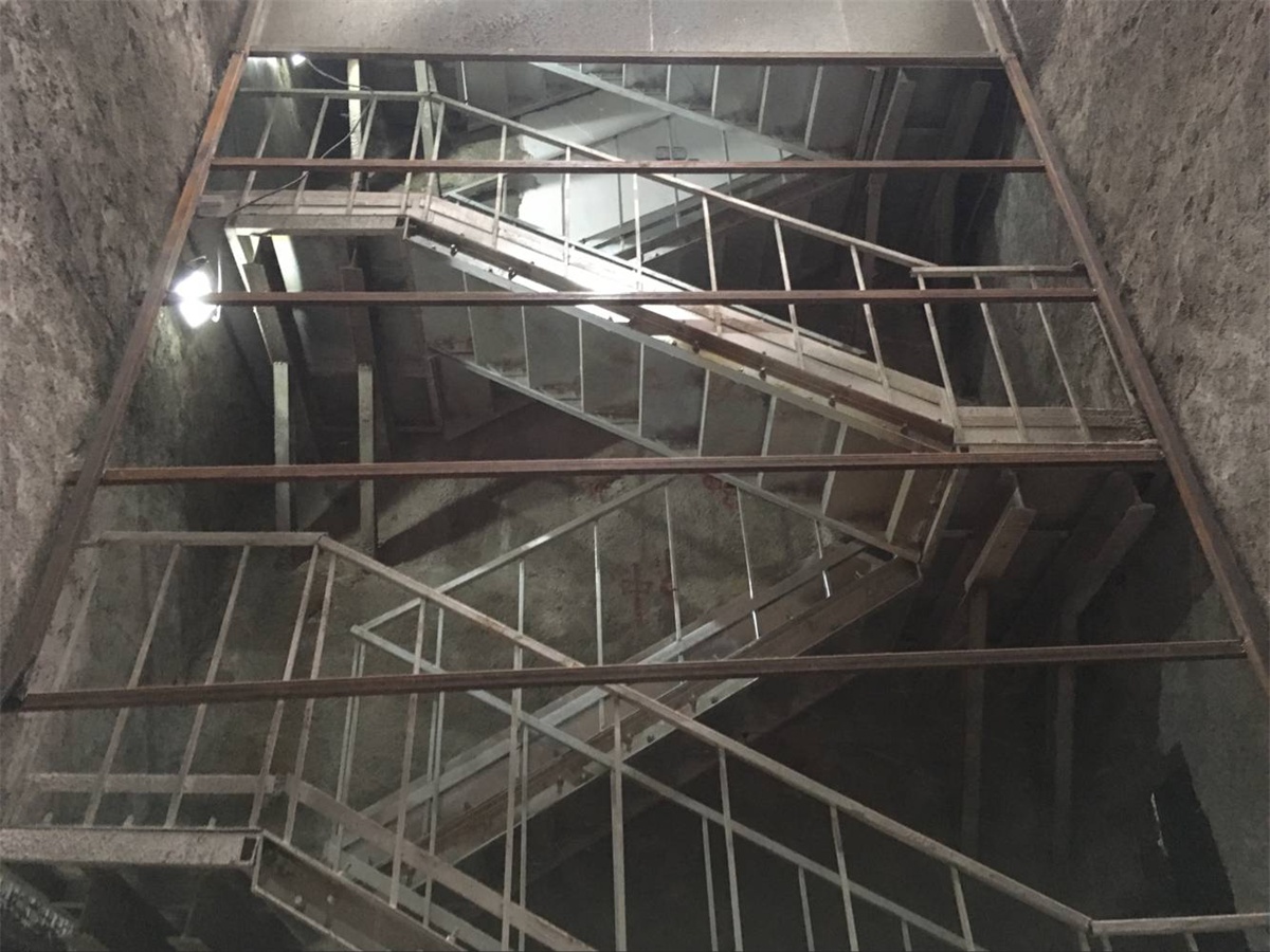 Shaft Stairs