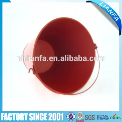 6" iron bucket with handles