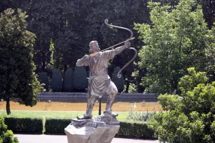 famous sculptures garden Arash the Archer for saudi arabia