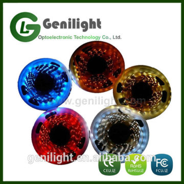 สตริปที่ยืดหยุ่นกันน้ำ 5 เมตร 300 LEDS เปลี่ยนสี RGB SMD5050 ชุดไฟ LED LED