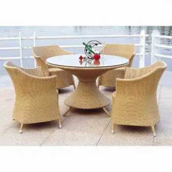 Outdoor rattan dining set with 5mm tempered glass, standard weaving style